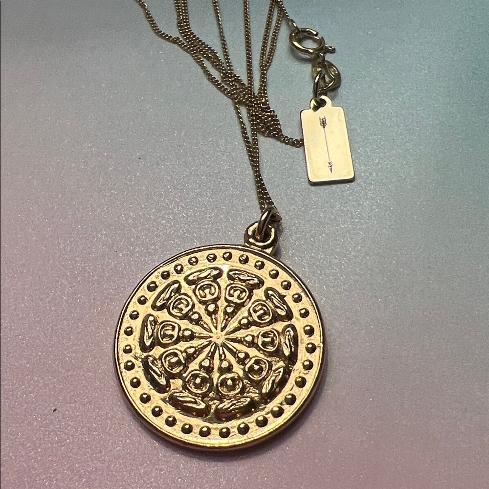 Elegant Gold Pendant Necklace - Picture 2 of 2